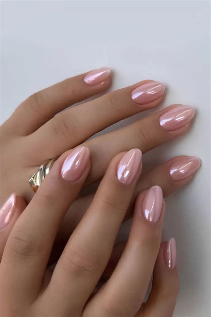 Glazed Donut Chrome Nails 2026 aesthetic with shimmery pearl finish